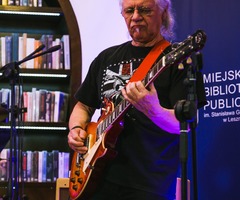  (photo)