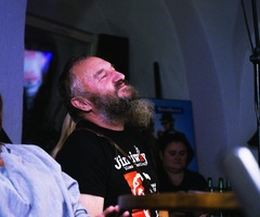  (photo)
