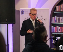  (photo)