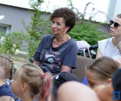  (photo)