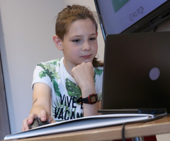 (photo)