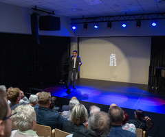  (photo)