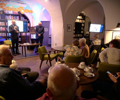  (photo)