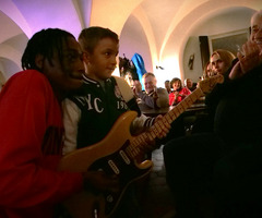  (photo)