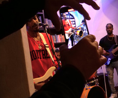  (photo)