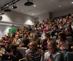  (photo)