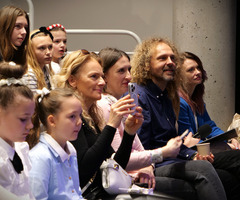  (photo)
