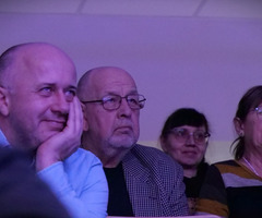  (photo)