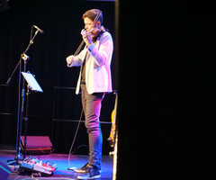  (photo)