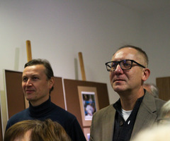  (photo)
