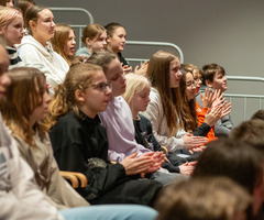  (photo)