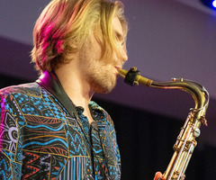  (photo)