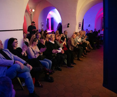  (photo)