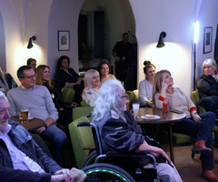  (photo)