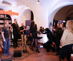  (photo)