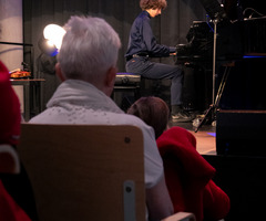  (photo)