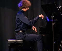 (photo)