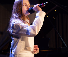  (photo)