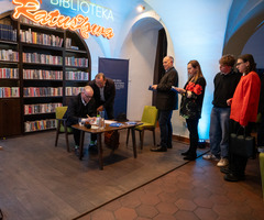  (photo)