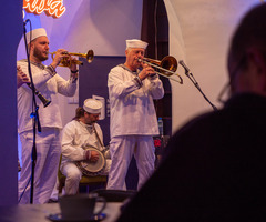  (photo)