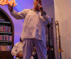  (photo)