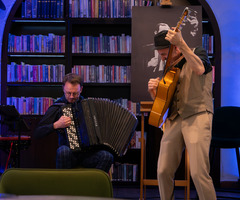 (photo)