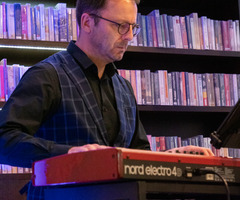  (photo)