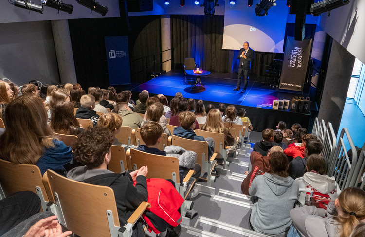 Międzynarodowy Listopad Poetycki. Młodzi w świecie słów