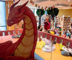 Werner Kenkel czyta dzieciom – Królestwo Bajek w Bibliotece